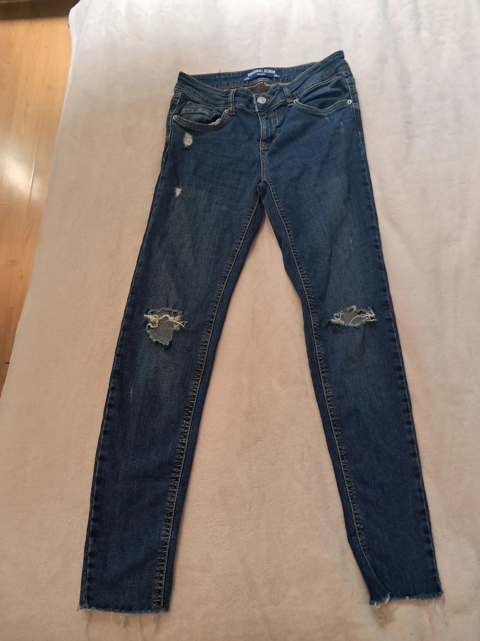 Lot de 4 jeans craqués différentes marques. Taille S – photo 3